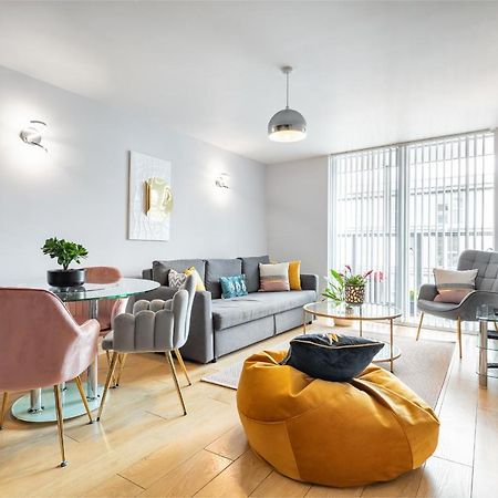 Stunning Apartment With Underground Parking! 런던 외부 사진