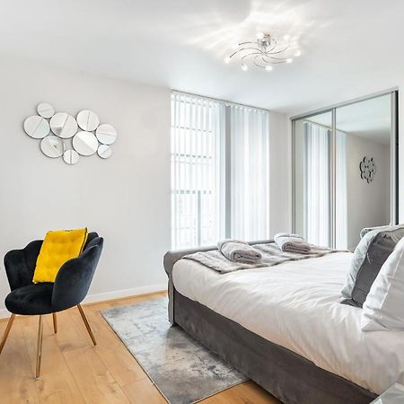 Stunning Apartment With Underground Parking! 런던 외부 사진