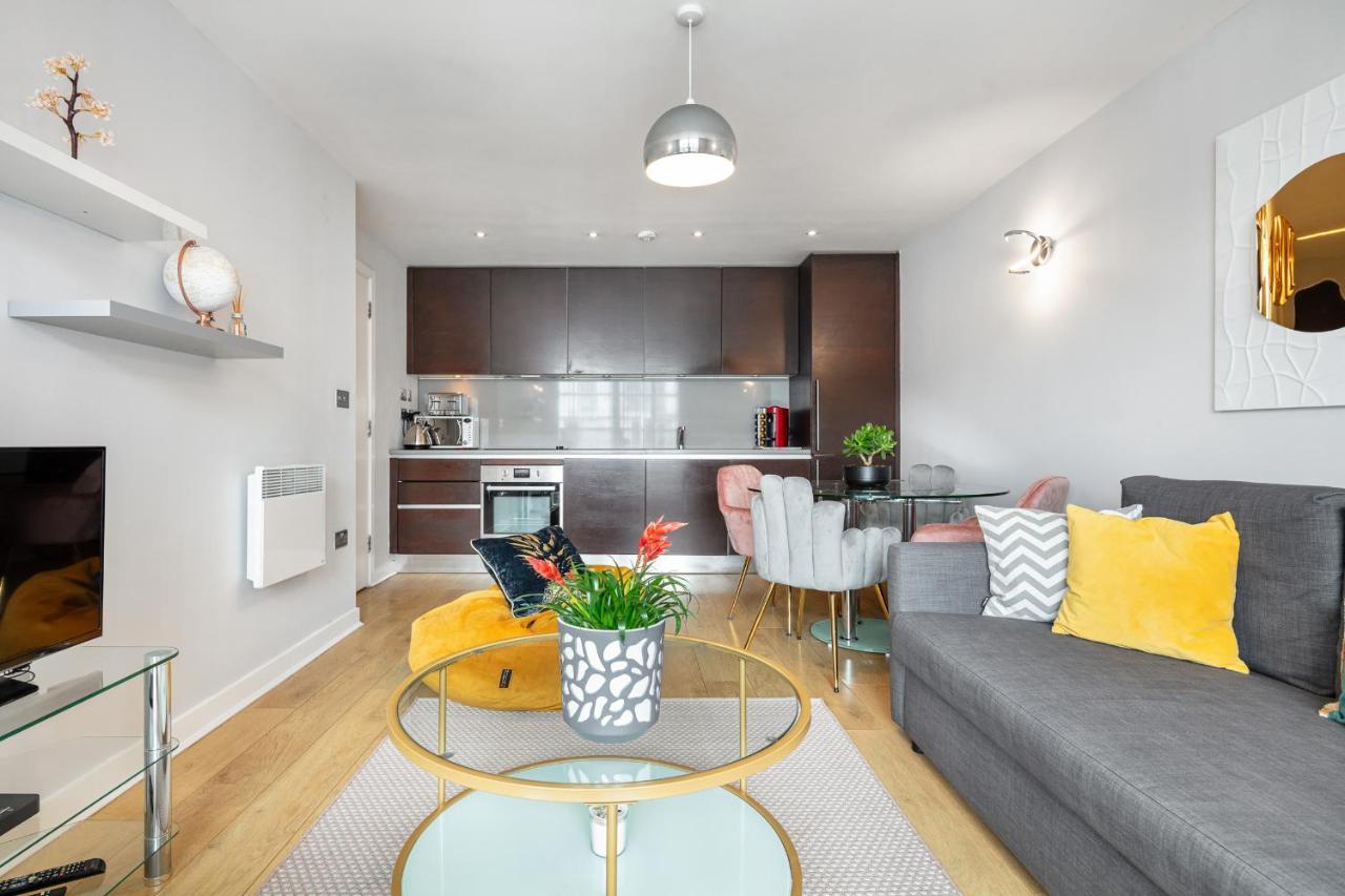 Stunning Apartment With Underground Parking! 런던 외부 사진