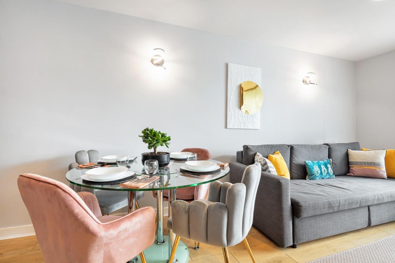 Stunning Apartment With Underground Parking! 런던 외부 사진