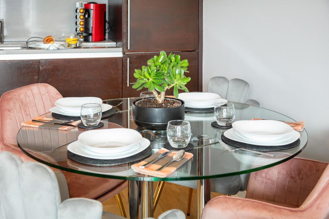 Stunning Apartment With Underground Parking! 런던 외부 사진
