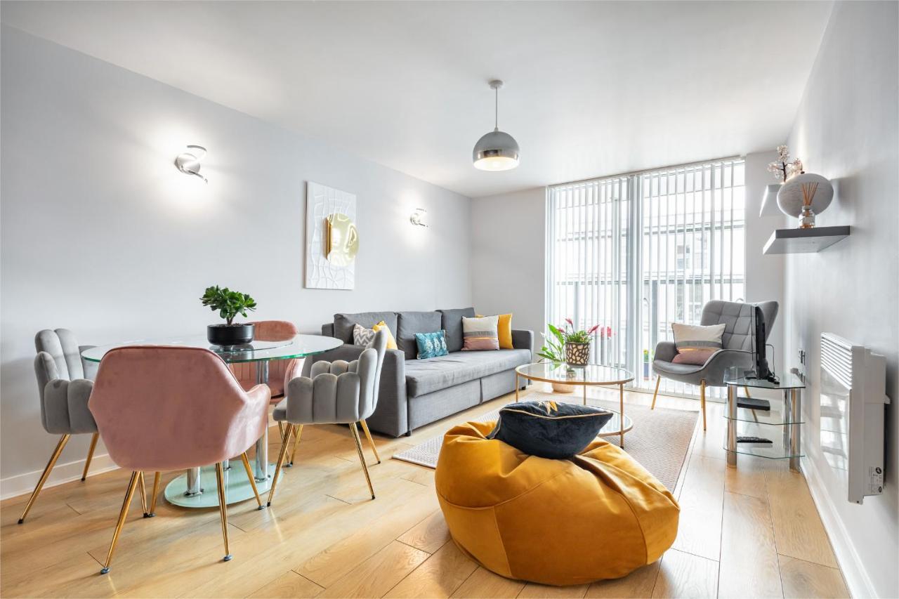 Stunning Apartment With Underground Parking! 런던 외부 사진