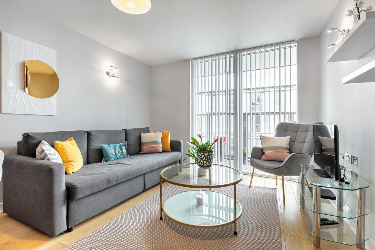 Stunning Apartment With Underground Parking! 런던 외부 사진