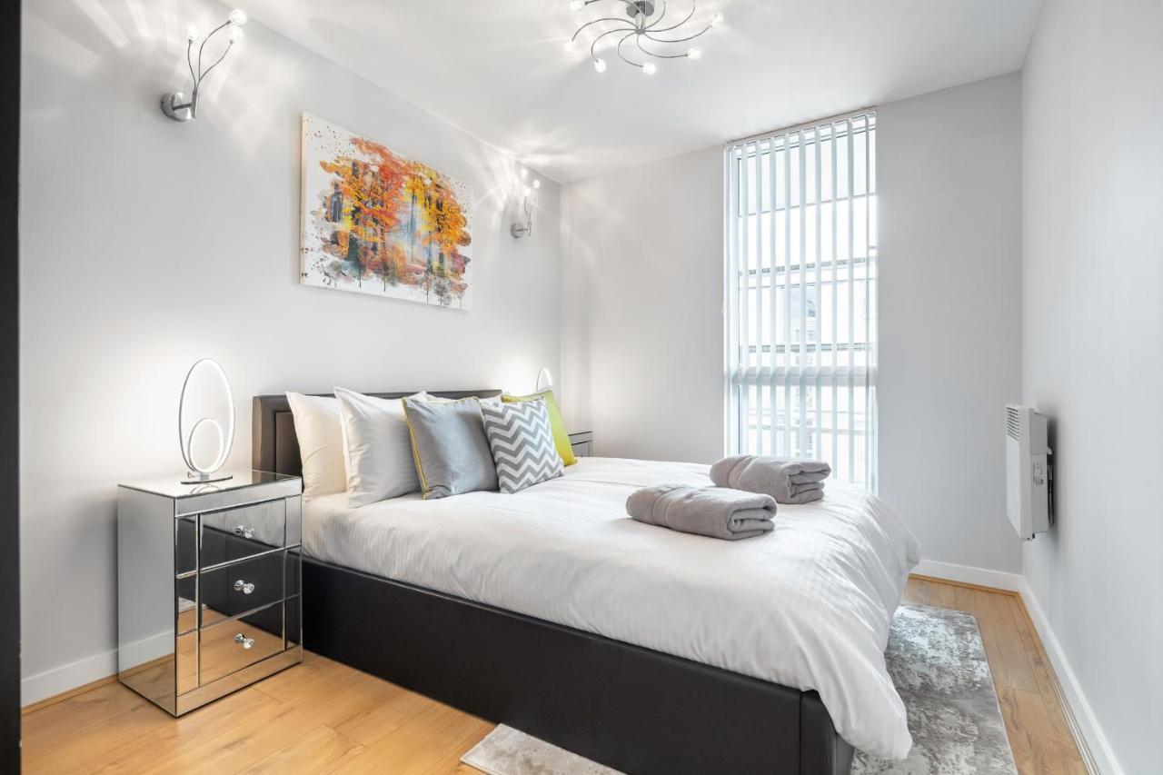 Stunning Apartment With Underground Parking! 런던 외부 사진