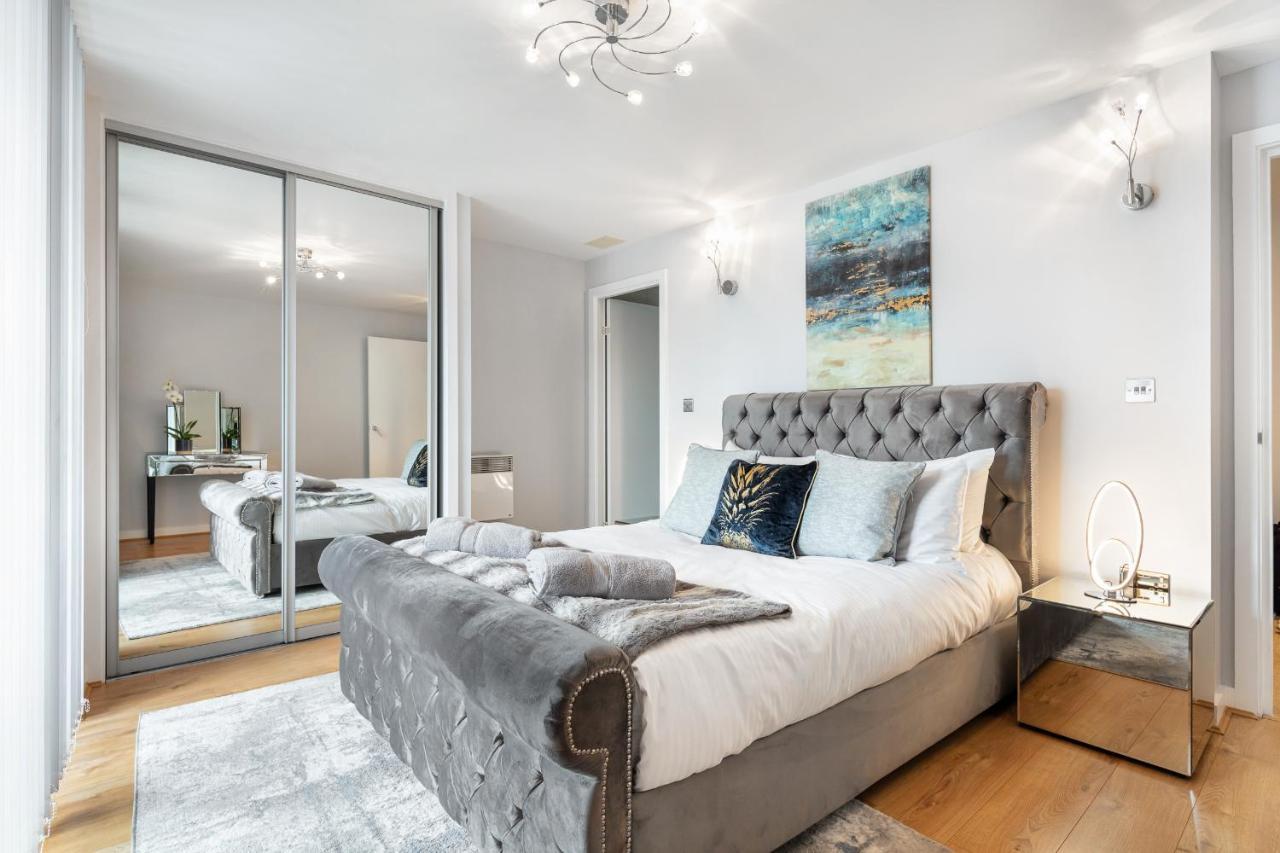 Stunning Apartment With Underground Parking! 런던 외부 사진