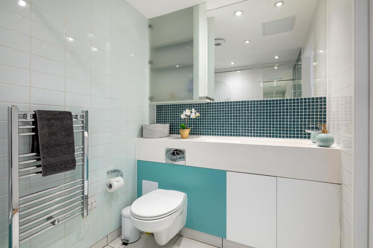 Stunning Apartment With Underground Parking! 런던 외부 사진