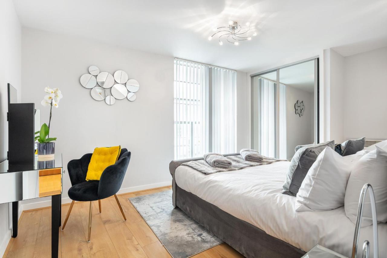 Stunning Apartment With Underground Parking! 런던 외부 사진