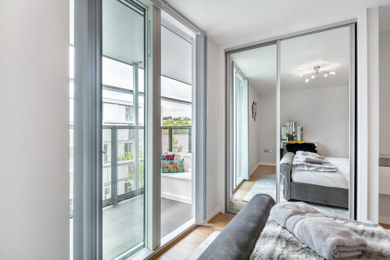 Stunning Apartment With Underground Parking! 런던 외부 사진