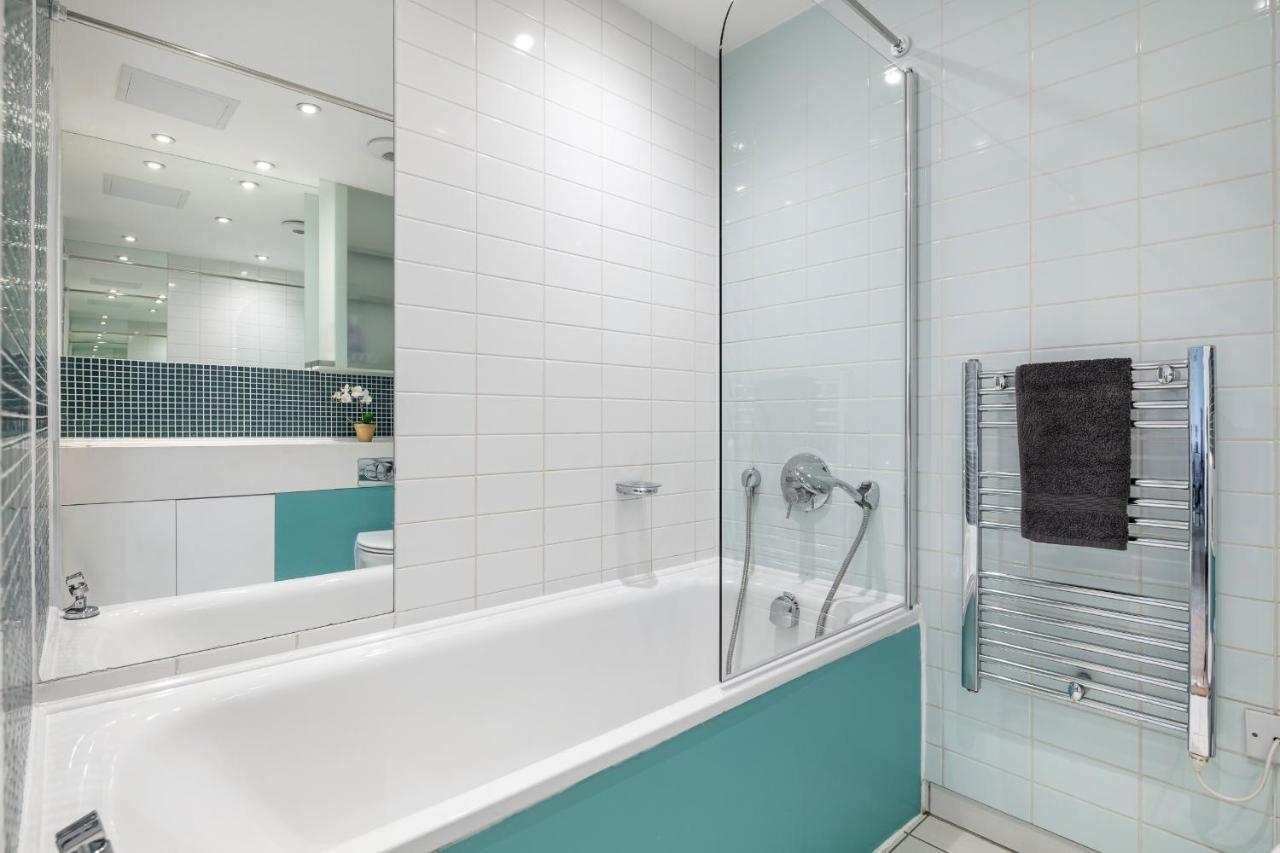 Stunning Apartment With Underground Parking! 런던 외부 사진