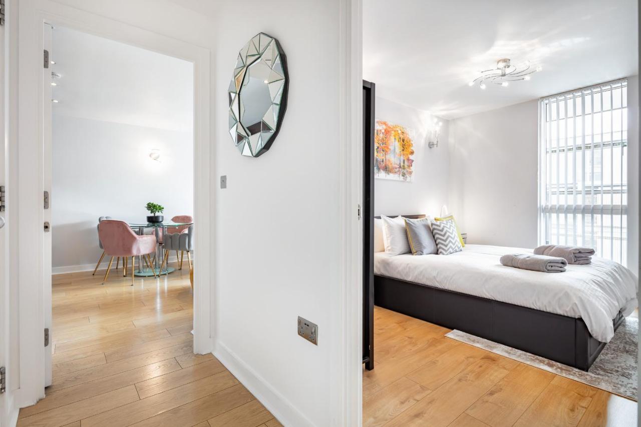 Stunning Apartment With Underground Parking! 런던 외부 사진