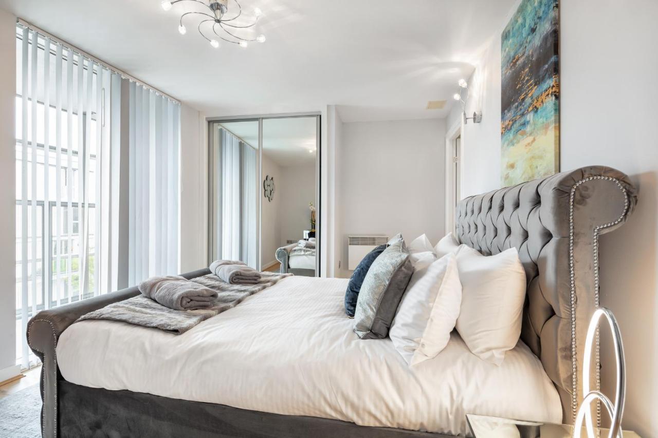 Stunning Apartment With Underground Parking! 런던 외부 사진