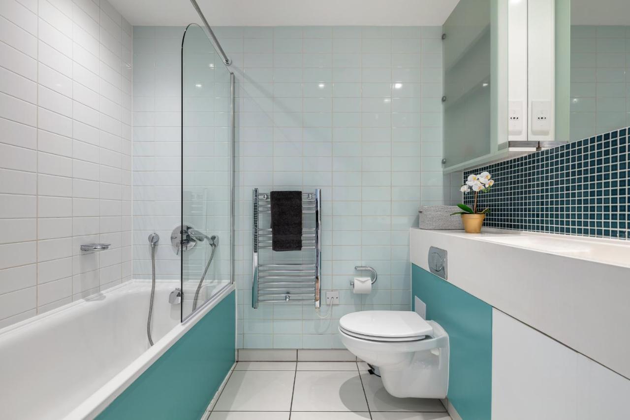 Stunning Apartment With Underground Parking! 런던 외부 사진