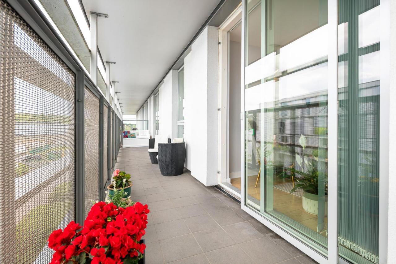 Stunning Apartment With Underground Parking! 런던 외부 사진